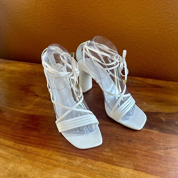 Schutz “Glenna” White Strappy Sandals Size 8 EUC! - Picture 5 of 16